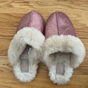 UGG shearling and metallic pink slip on slippers sz 7 great pre owned condition